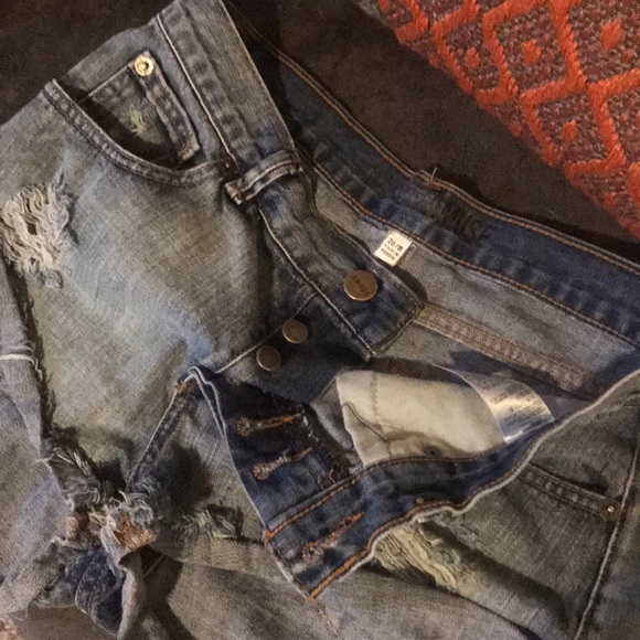 Amuse Society Denim Shorts Dolphin Size 26/4 - Picture 2 of 3